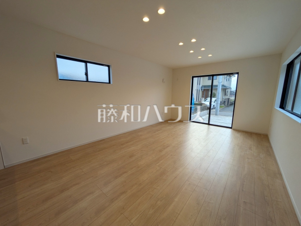 1号棟　リビング　【府中市西府町３丁目】