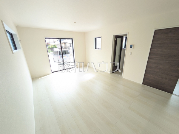 1号棟　リビング　【春日井市上条町７丁目】