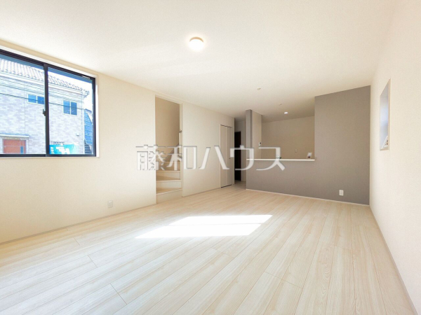 リビング　【新座市野火止３丁目】