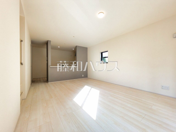 リビング　【新座市野火止３丁目】