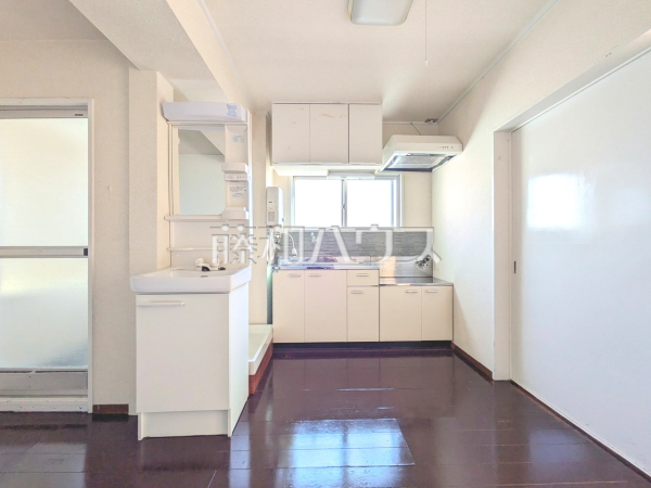 キッチン　【泊第一ビル】