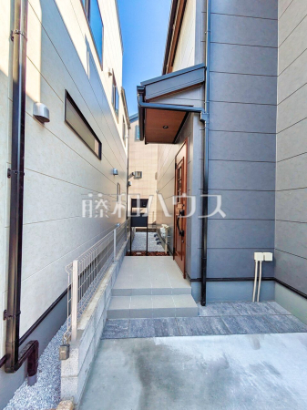 ≪2号棟　外観≫物件の事、諸費用の事など、小さな疑問もお気軽にご連絡・ご相談下さい。 【府中市若松町２丁目】