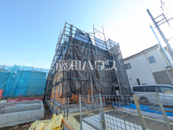 外観　【日野市西平山３丁目】
順調に工事が進んでいます。実際の街並みの様子が段々見えて参りました。ぜひ実際に現地をご見学下さいませ。　