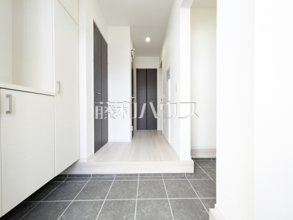 玄関　【富士見市上沢３丁目】