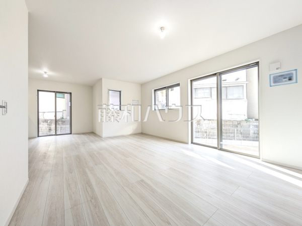 リビング　【富士見市上沢３丁目】