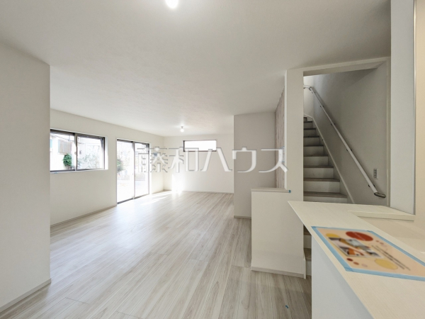 リビング　【富士見市上沢３丁目】