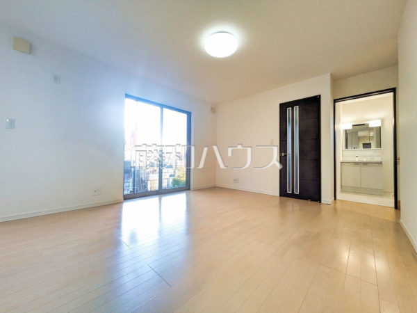 リビング　【八王子市片倉町】