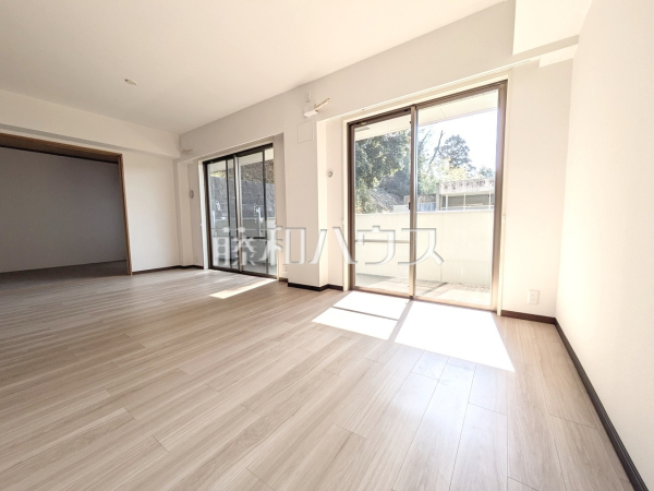 リビング　【プリムローズ百草園】