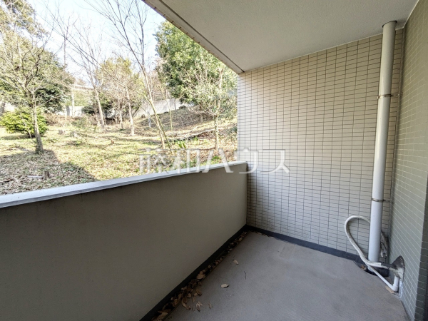 北側バルコニー　【プリムローズ百草園】