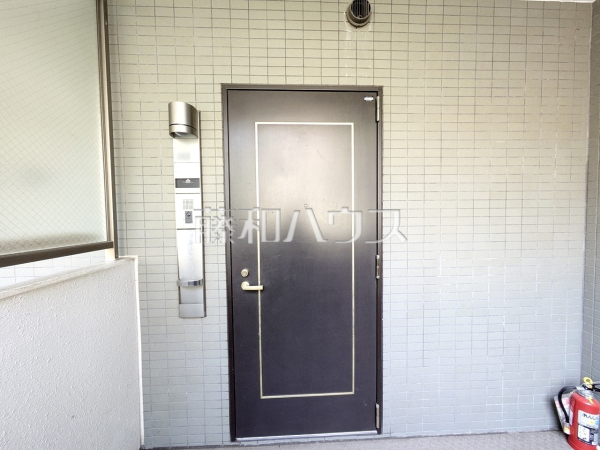 玄関　【プリムローズ百草園】