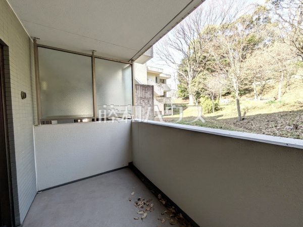 北側バルコニー　【プリムローズ百草園】