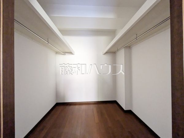 ウォークインクローゼット　【プリムローズ百草園】