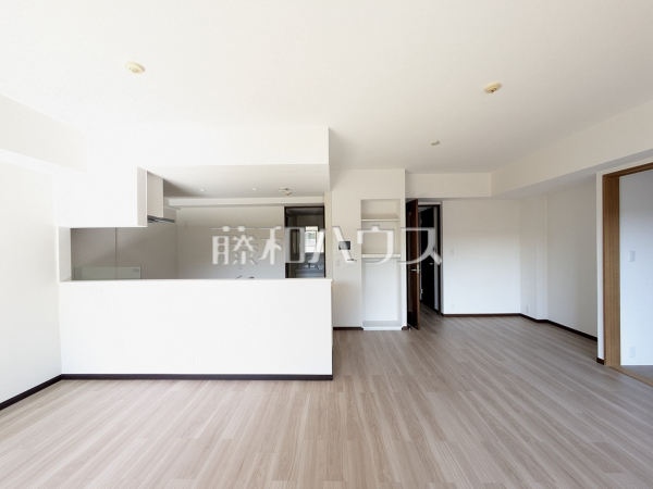 リビング　【プリムローズ百草園】