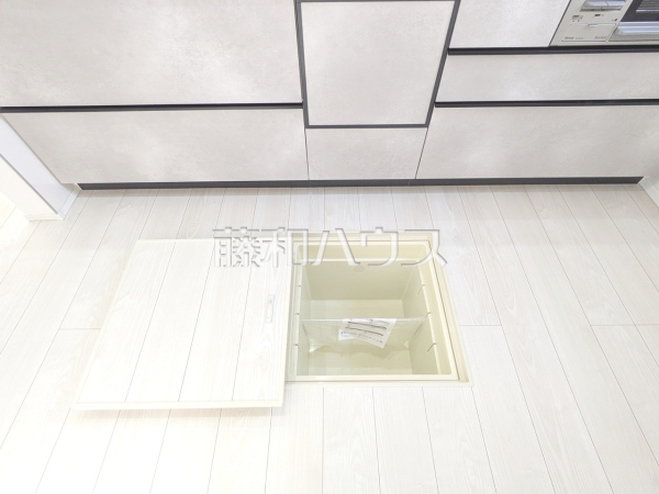 1号棟　収納　【日野市多摩平７丁目】