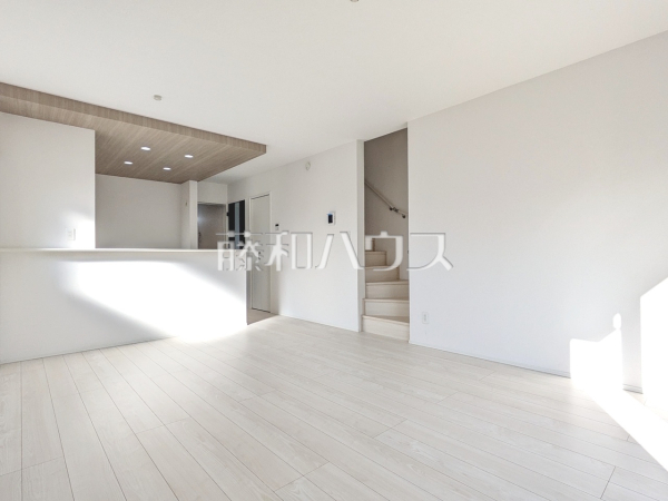 1号棟　リビング　【日野市多摩平７丁目】