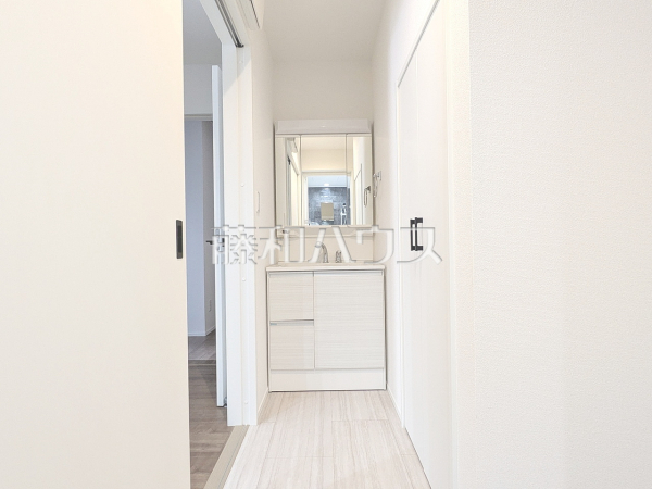 2号棟　洗面室　【日野市多摩平７丁目】