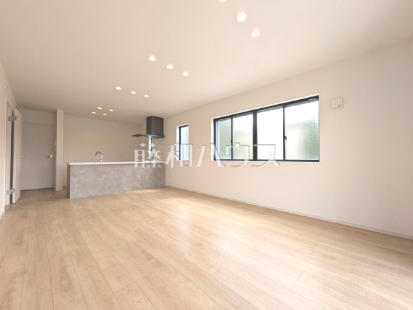 4号棟　リビング　【府中市朝日町１丁目】