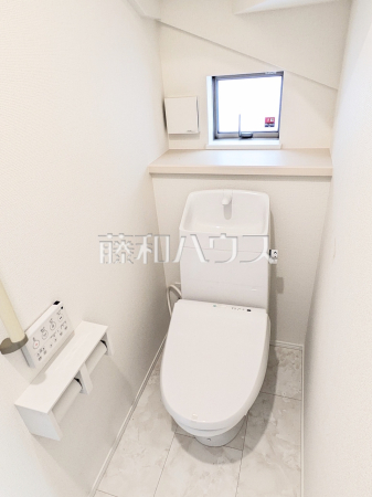 C号棟　トイレ　【読谷村字上地】 各階のトイレにはウォシュレット完備！　 