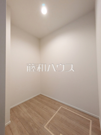 ウォークインクローゼット　【練馬区栄町】
