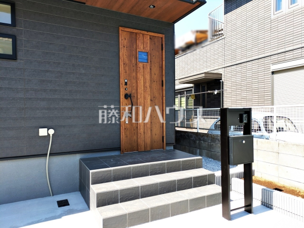 玄関　【小平市学園西町３丁目】