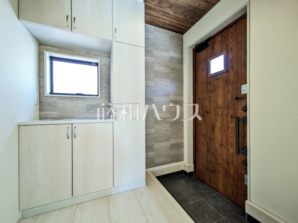 玄関　【小平市学園西町３丁目】