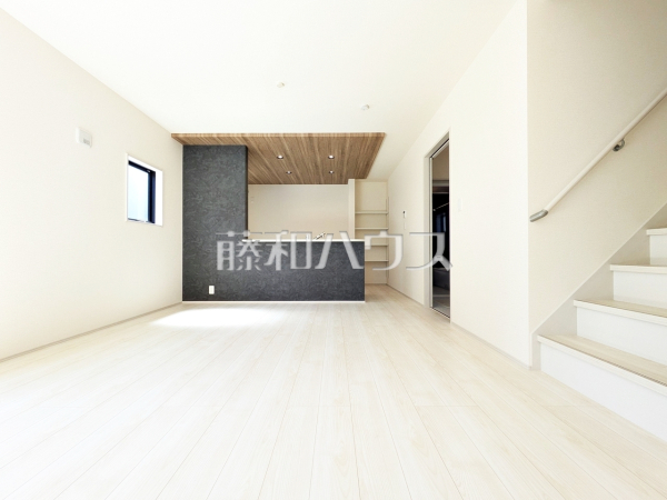 リビング　【小平市学園西町３丁目】