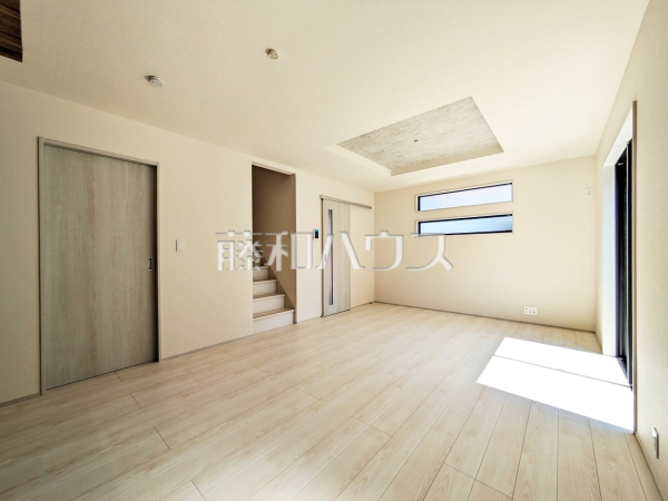 リビング　【小平市学園西町３丁目】