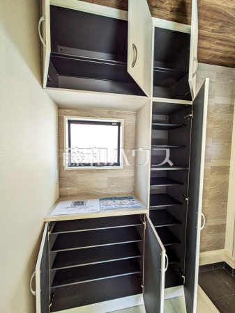 玄関収納　【小平市学園西町３丁目】