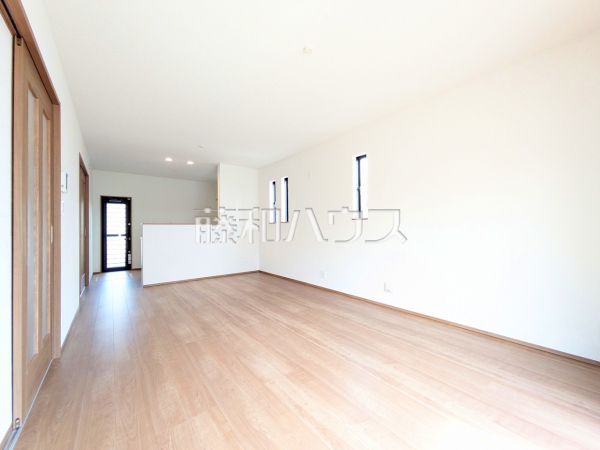 C号棟　リビング　【国立市富士見台１丁目】