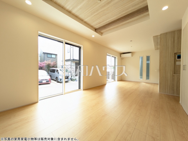 リビング　【練馬区南大泉３丁目】