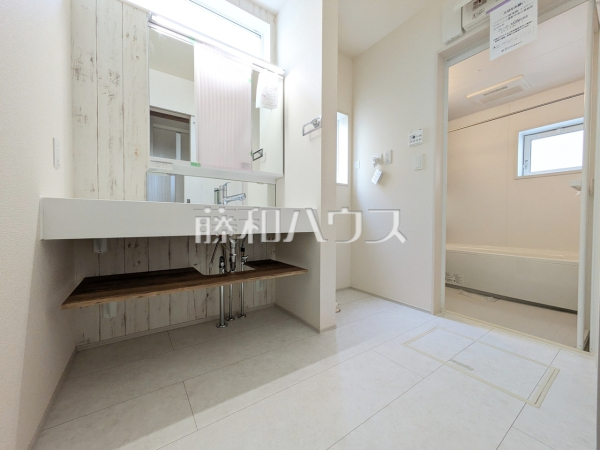 洗面室　【練馬区南大泉３丁目】