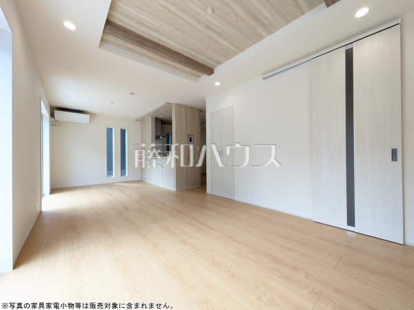 リビング　【練馬区南大泉３丁目】