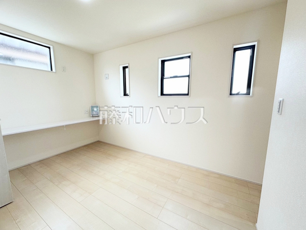 1号棟　居室　【所沢市大字下安松】2面採光で明るく風通しの良いお部屋　
