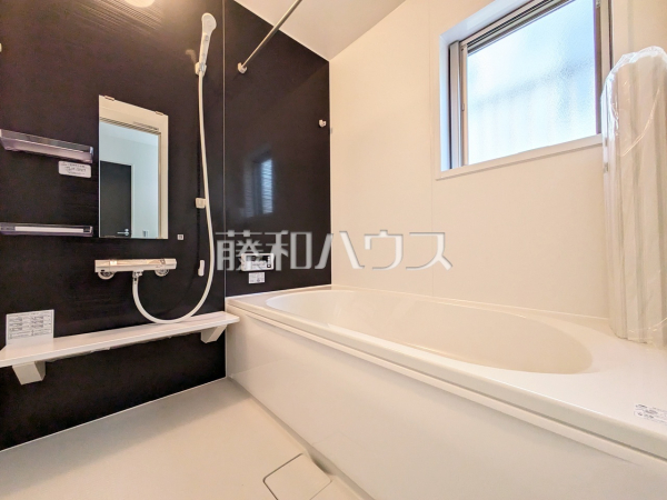 1号棟　浴室　【八王子市鹿島】
浴室換気乾燥機は梅雨の時期等、なかなか乾かない洗濯物を干すのに役立ちます！　