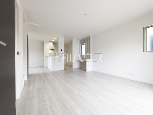 2号棟　リビング　【八王子市鹿島】