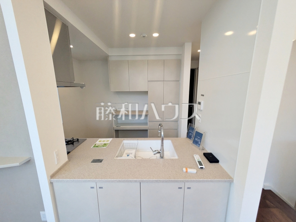 B号棟　キッチン　【調布市入間町１丁目】