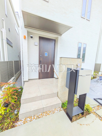 B号棟　玄関　【調布市入間町１丁目】