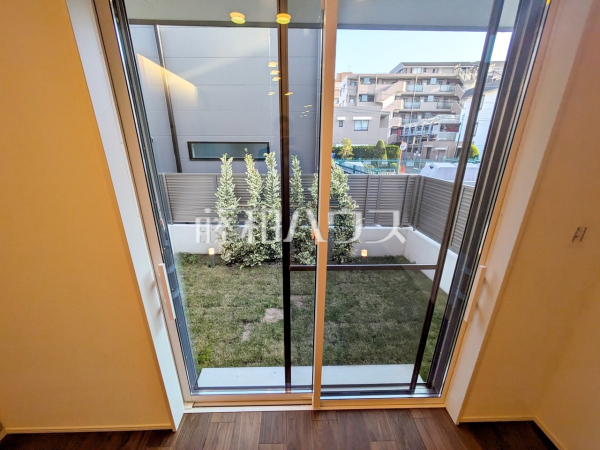 B号棟　庭　【調布市入間町１丁目】