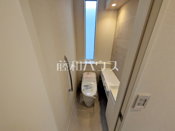 B号棟　トイレ　【調布市入間町１丁目】