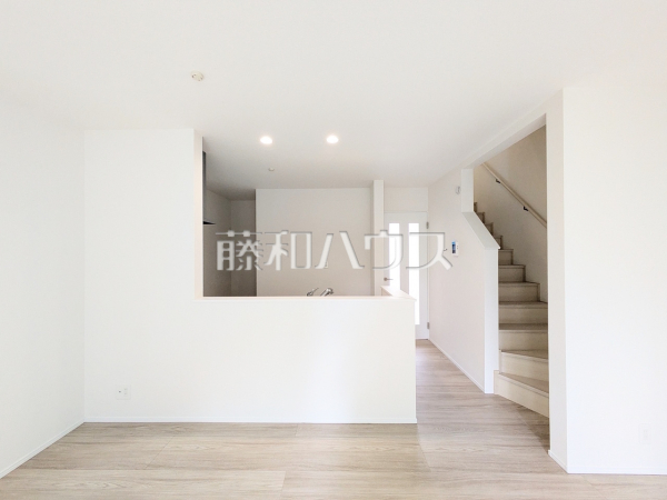 リビング　【小金井市貫井南町５丁目】