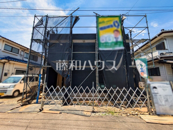 外観　【所沢市金山町】 見学はしたいけど、なかなか時間が取れない・・・そんな方に出勤前や仕事終わりにマイホームを見学できるサポートをいたします。 