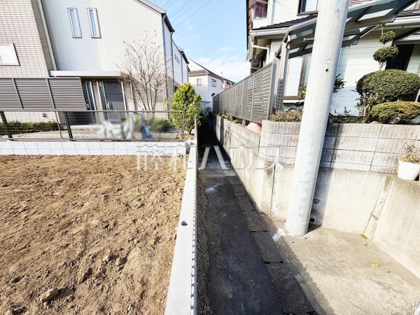 ≪通路≫見学はしたいけど、なかなか時間が取れない・・・そんな方に出勤前や仕事終わりにマイホームを見学できるサポートをいたします。  【調布市深大寺東町４丁目】