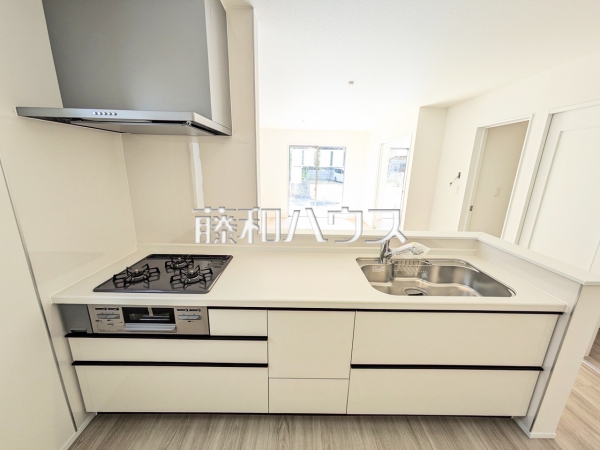 C号棟　キッチン　【沖縄市知花１丁目】