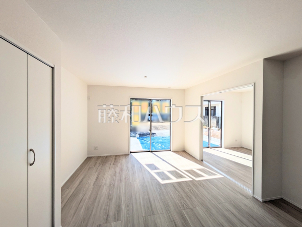 C号棟　リビング　【沖縄市知花１丁目】