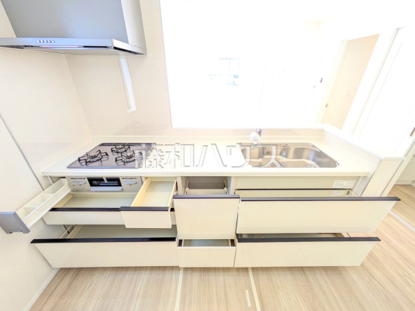 C号棟　キッチン　【沖縄市知花１丁目】