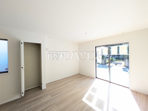 C号棟　リビング　【沖縄市知花１丁目】