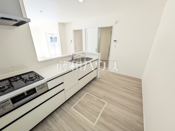 C号棟　キッチン　【沖縄市知花１丁目】