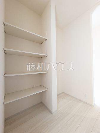 6号棟　パントリー　【八王子市上壱分方町】