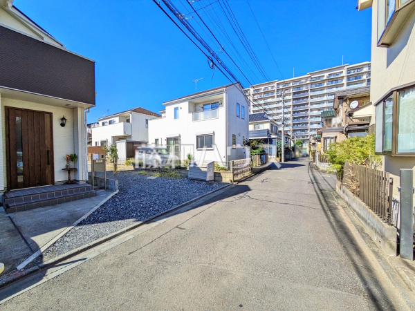接道状況および現場風景 【所沢市狭山ケ丘2丁目】 接道状況および現場風景 【所沢市狭山ケ丘2丁目】