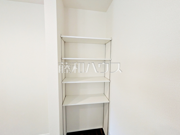 4号棟　可動棚　【福岡市南区若久６丁目】
